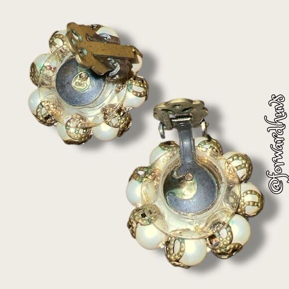 Vintage Unmarked Clip-On Earrings - Picture 6 of 9